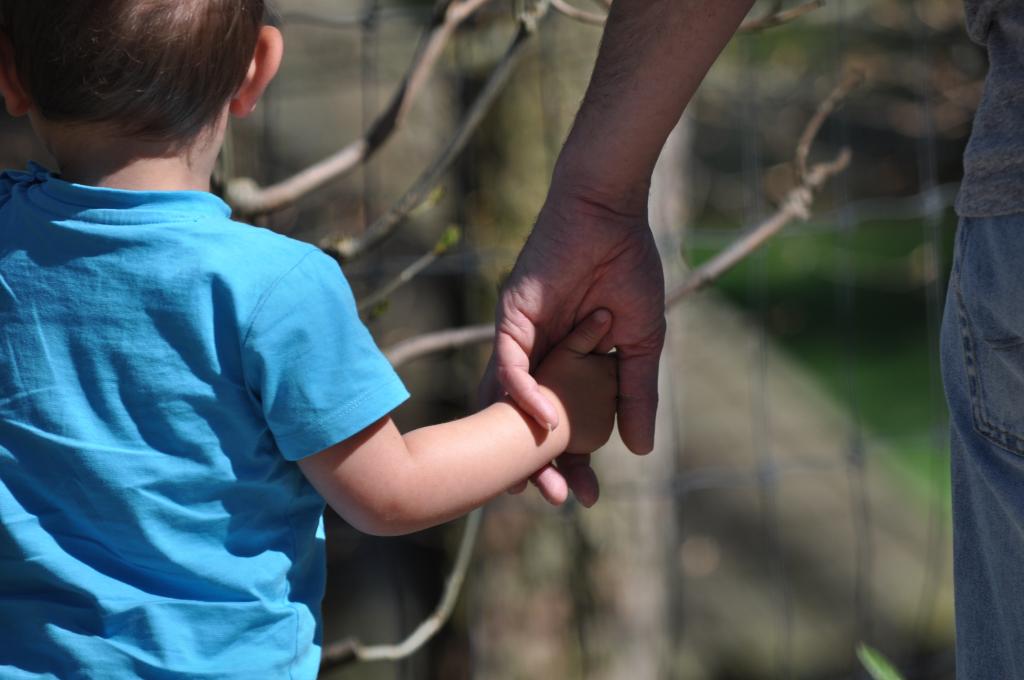 Kind an der Hand