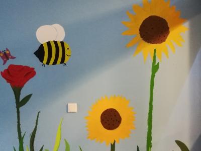 Biene und Blume - Aufnahme aus dem Treppenhaus